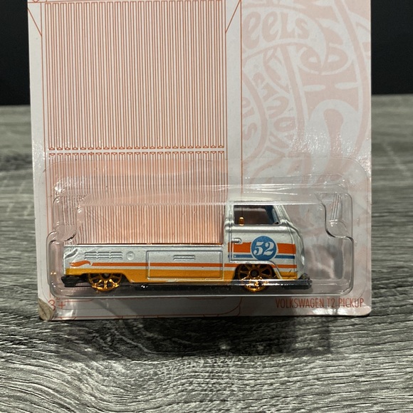 Hot Wheels | 52nd Anniversary #6/6: Volkswagen T2 Pickup - 1:64 Scale Die Cast - Picture 5 of 11